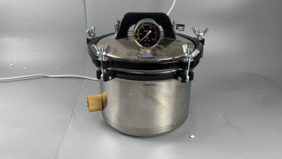  Stainless steel autoclave sterilizer .