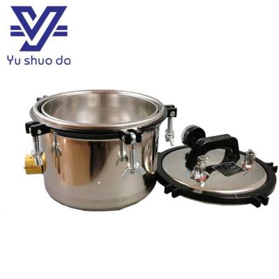  Stainless steel autoclave sterilizer .