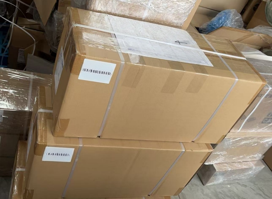 One Carton of Leica Blades & Three Boxes of Embedding Cassettes Shipped to Russia